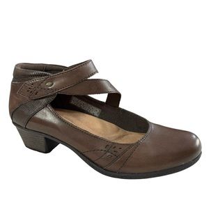Earth Origins Marietta Mackenzie Ankle Strap Heels in Bark Size 10M
